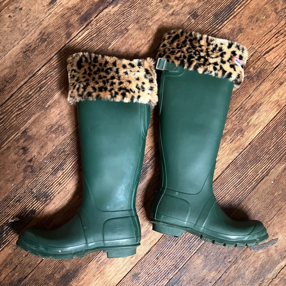 Hunter Women’s Original Tall Rain Boots with Removable Faux Fur Print Boot Socks - Picture 5 of 7